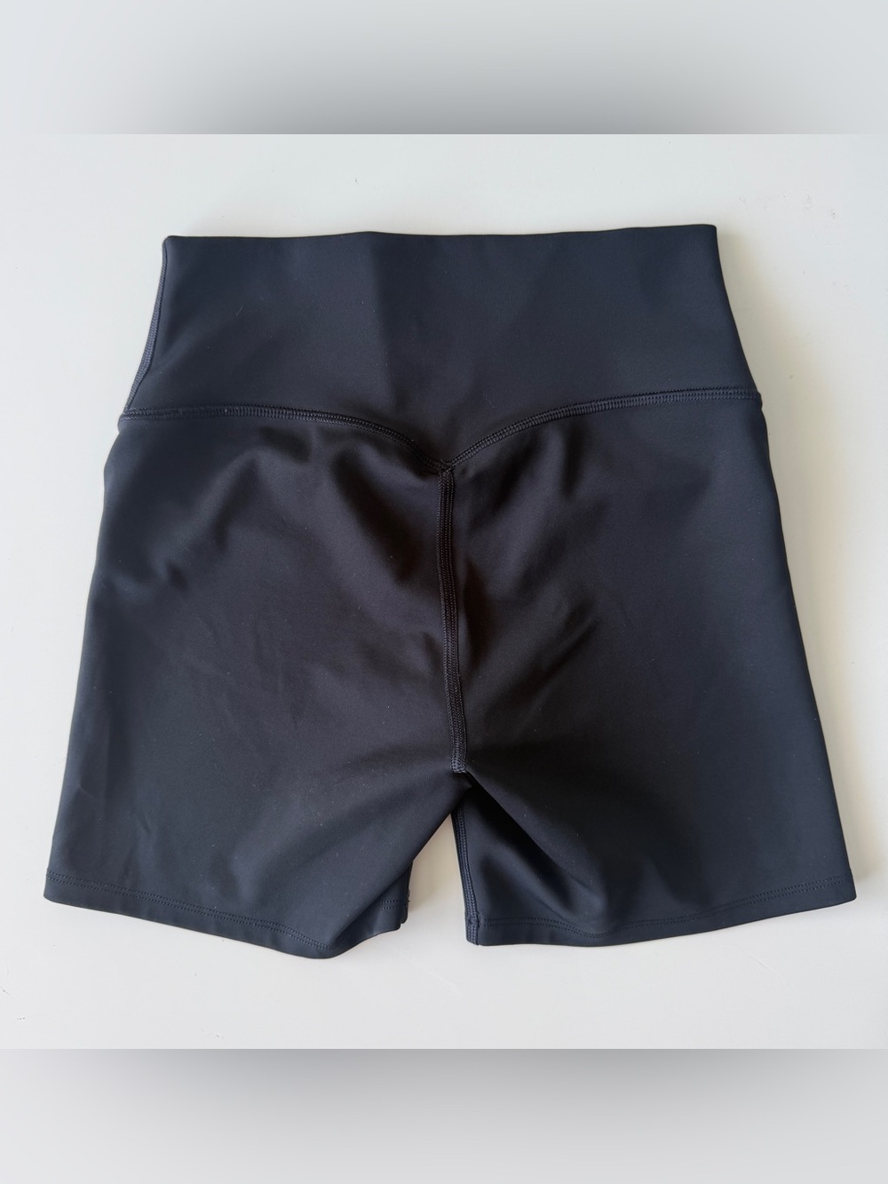 ALO Yoga High-Waist Black Airlift Energy Bike Shorts - Picture 2 of 6